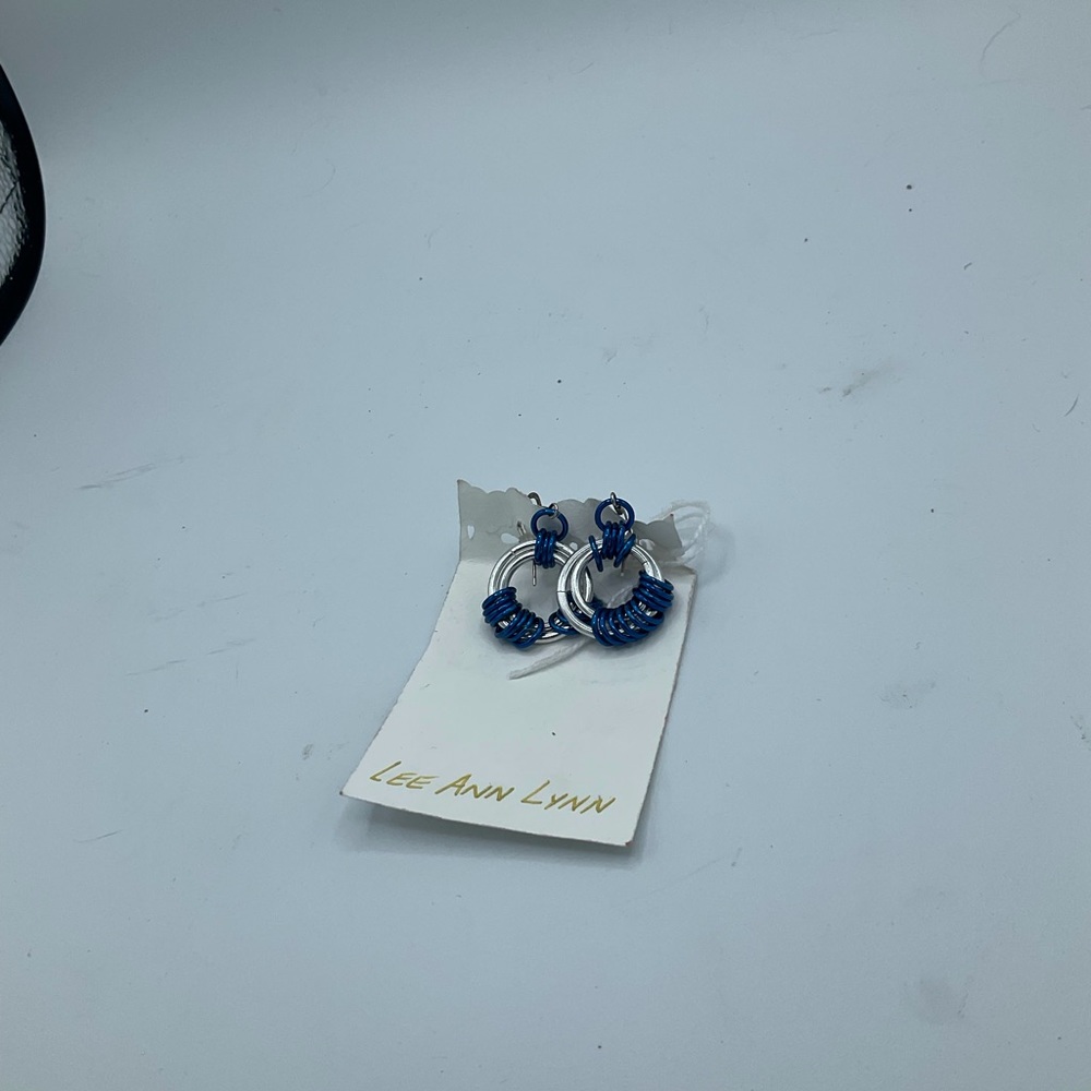 “HANDMADE” SILVER AND BLUE HOOP STYLE PIERCED EARRINGS BY LEE ANN LYNN. - Picture 2 of 7